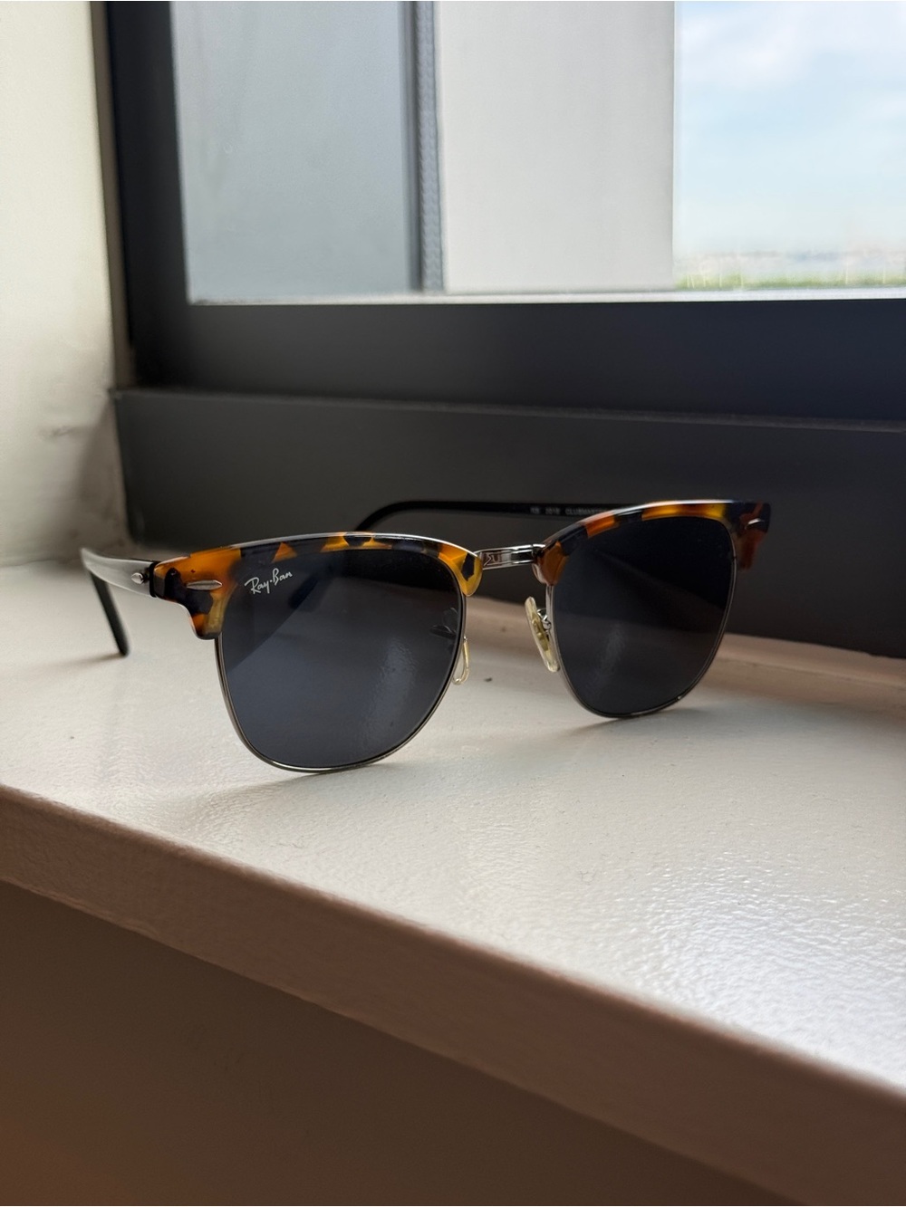RAY-Ban - Clubmaster Style Tortoiseshell Sunglasses - Brown/Black